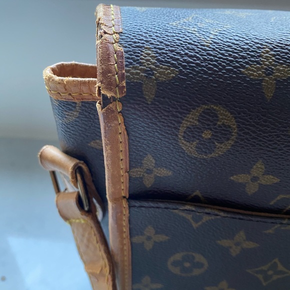 LOUIS VUITTON MESSENGER BAG - Picture 6 of 13